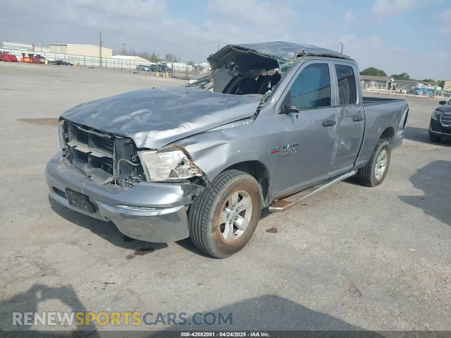 2 fotografías del automóvil dañado 1C6RR6FT0KS723363 RAM 1500 CLASSIC 2019