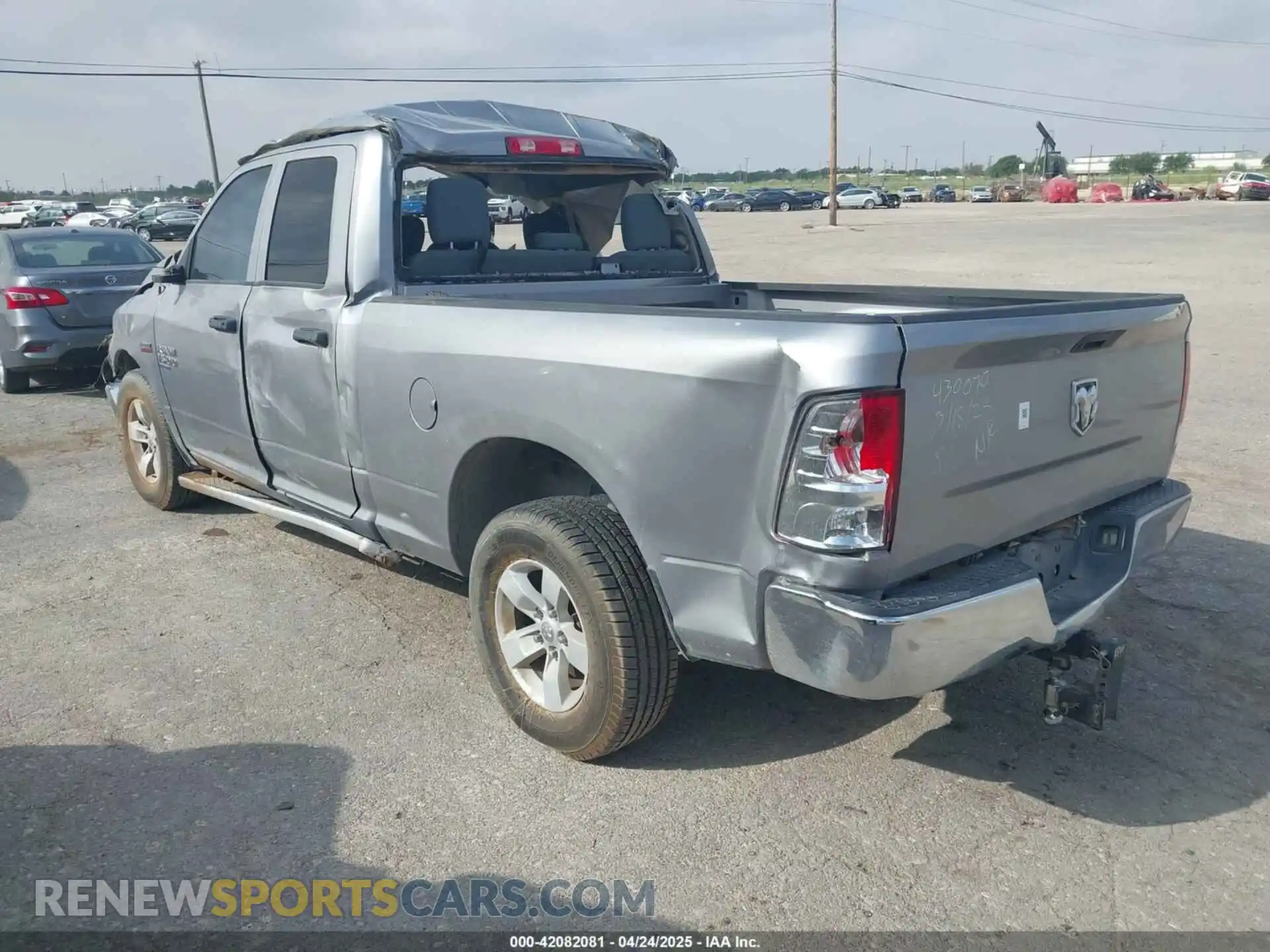 3 fotografías del automóvil dañado 1C6RR6FT0KS723363 RAM 1500 CLASSIC 2019