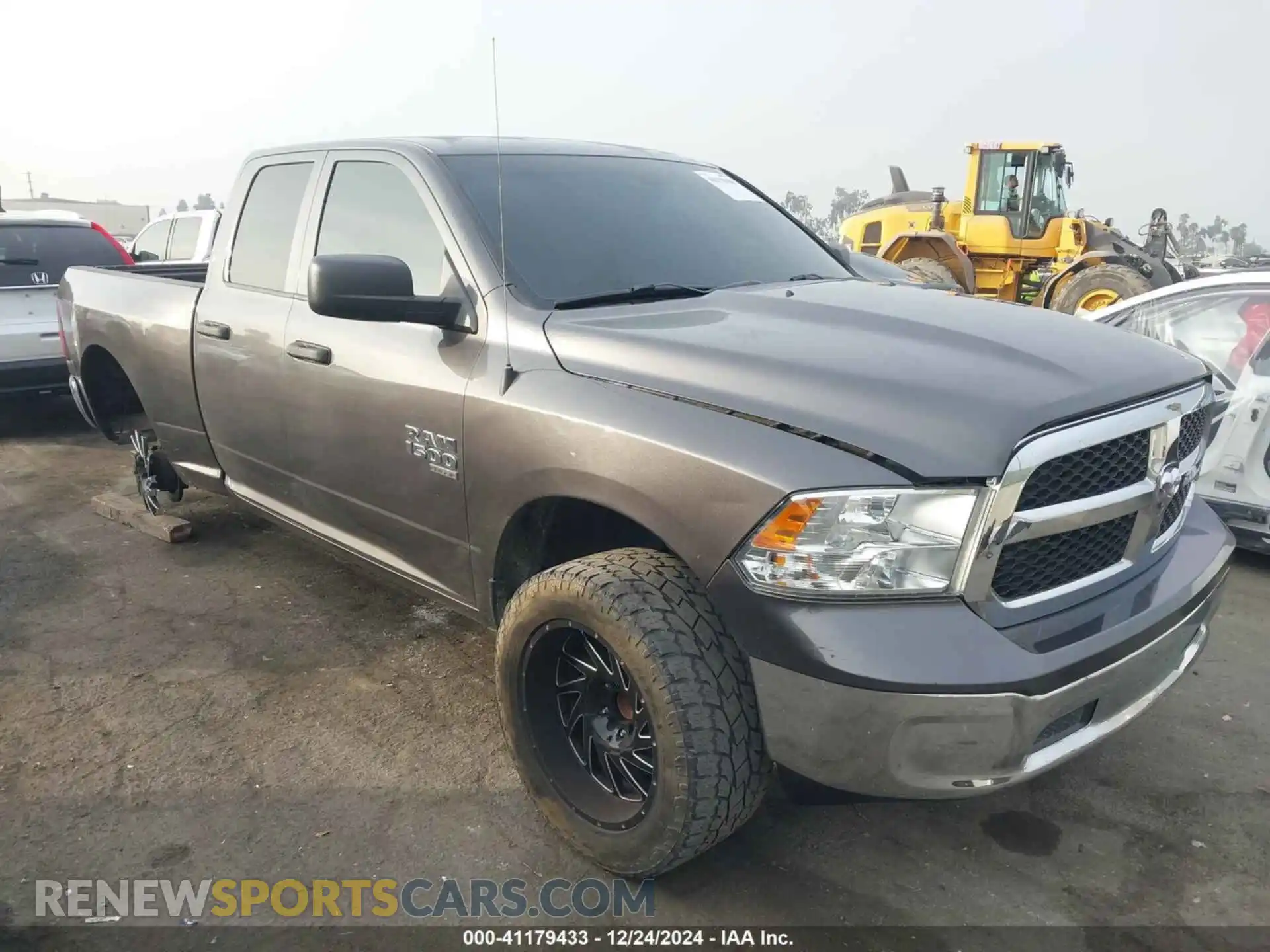 1 Photograph of a damaged car 1C6RR6FG6LS121605 RAM 1500 CLASSIC 2020