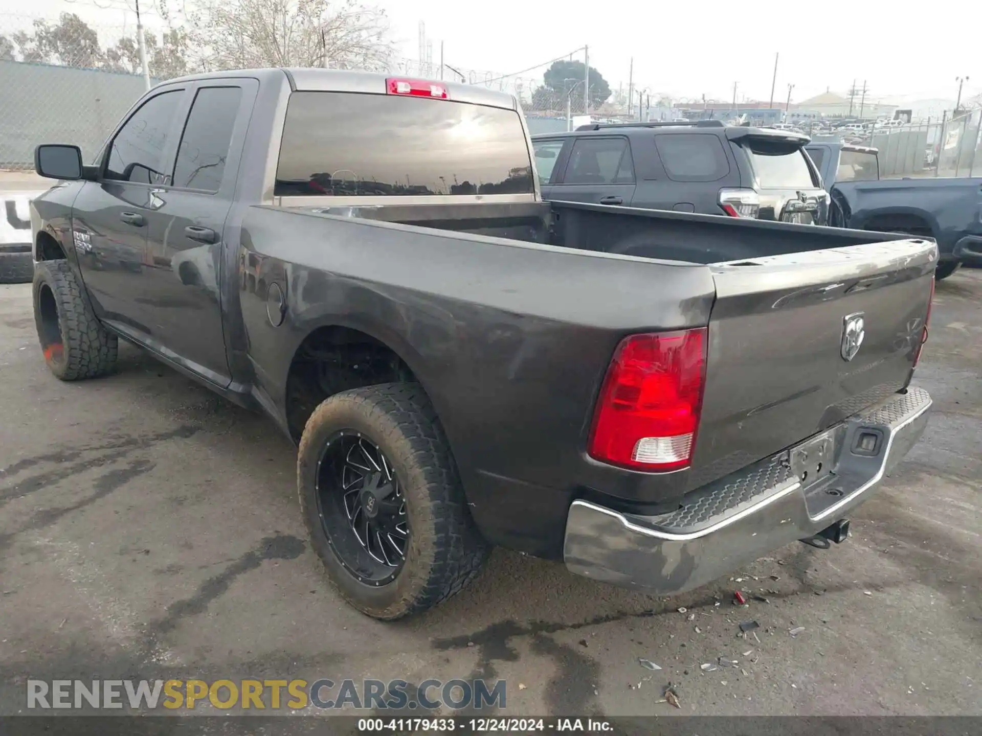 3 Photograph of a damaged car 1C6RR6FG6LS121605 RAM 1500 CLASSIC 2020