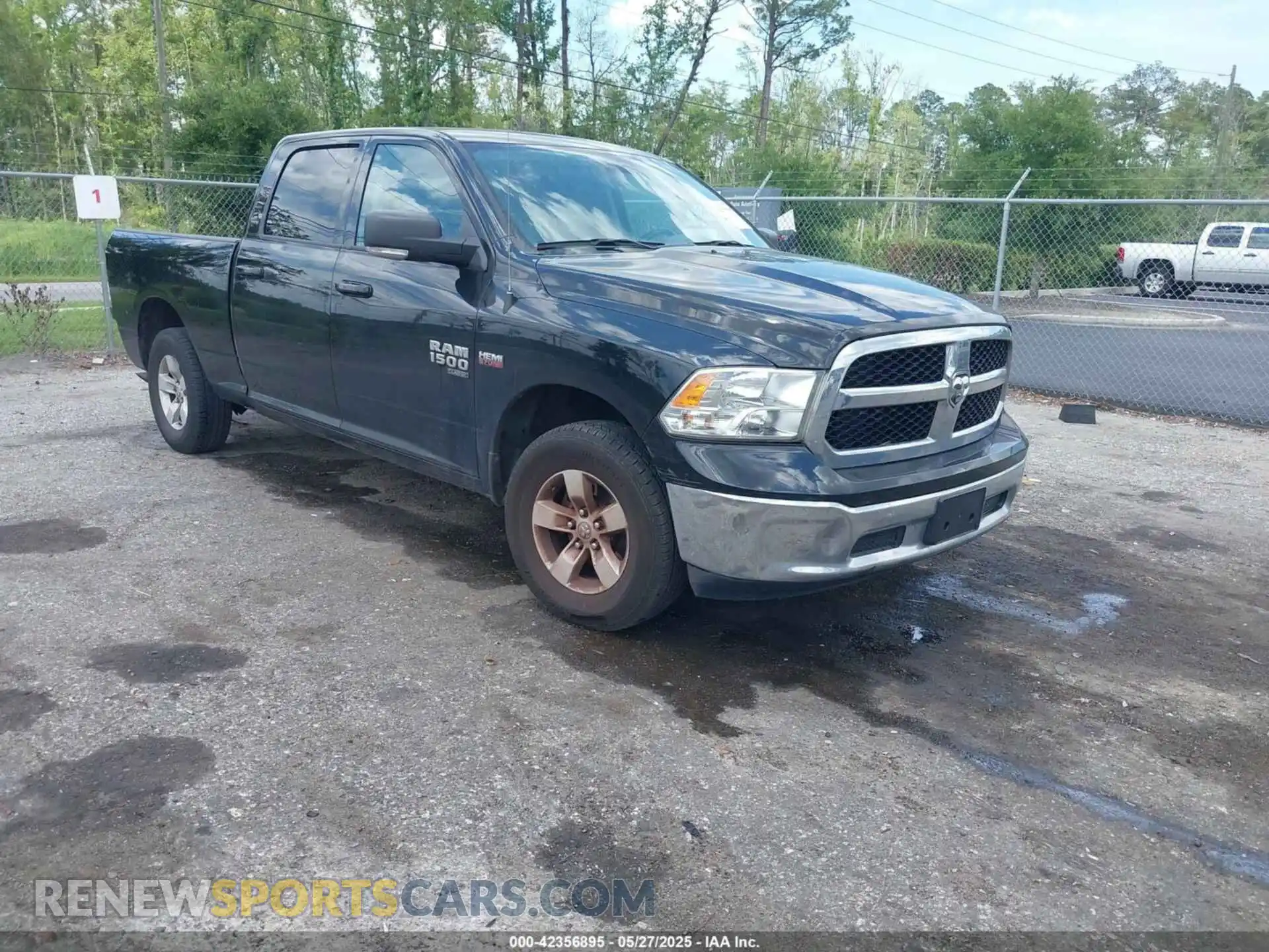 1 Photograph of a damaged car 1C6RR6TT0LS135260 RAM 1500 CLASSIC 2020