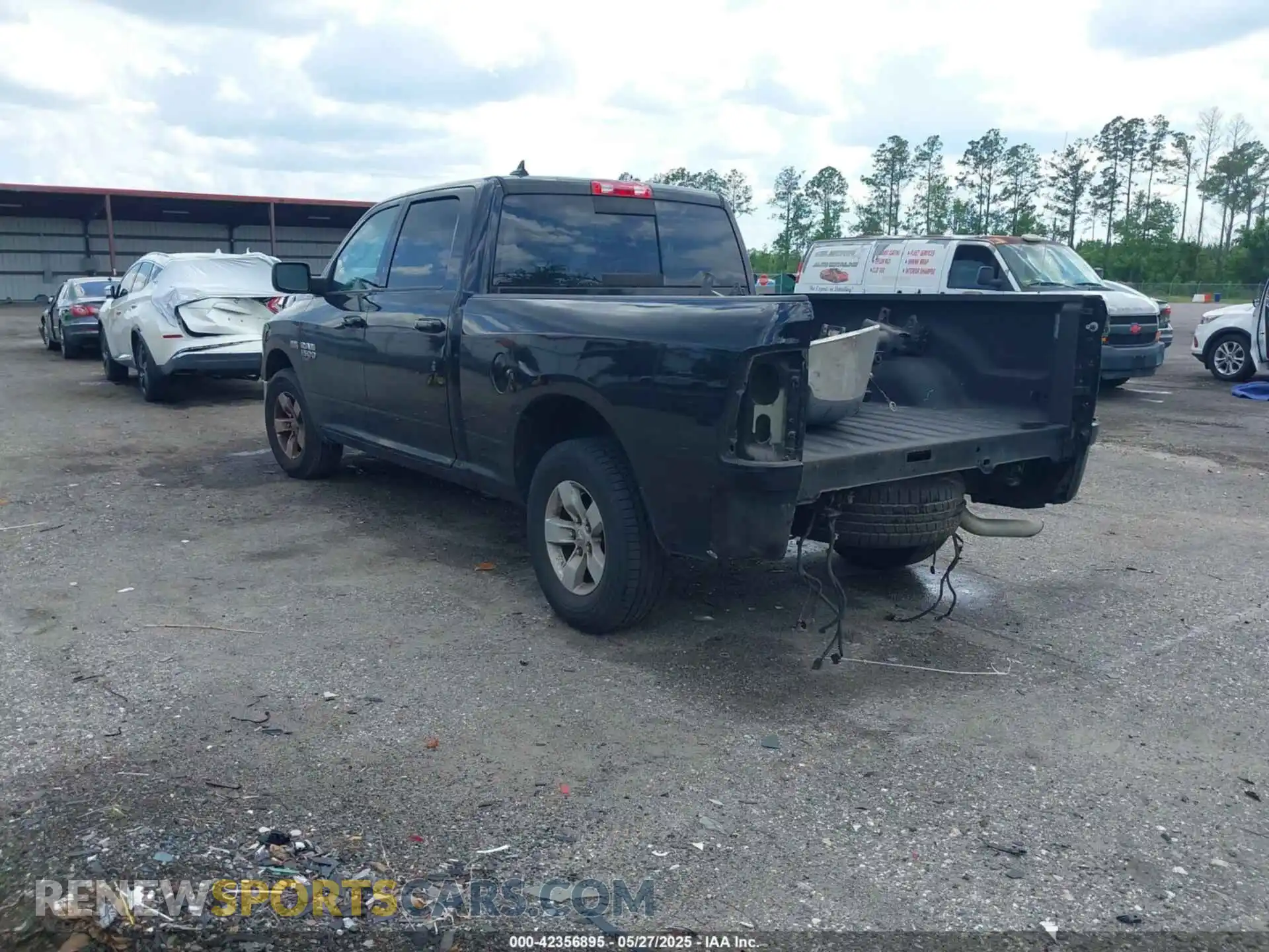 3 Photograph of a damaged car 1C6RR6TT0LS135260 RAM 1500 CLASSIC 2020