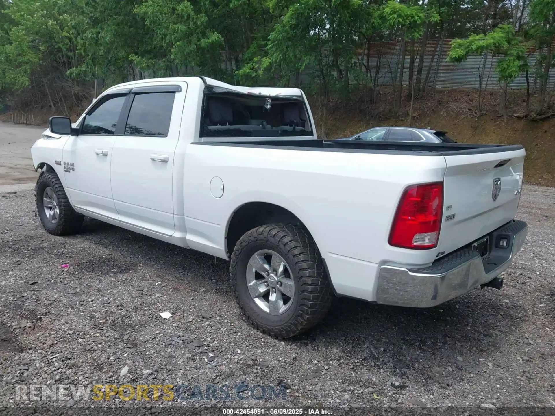 3 Photograph of a damaged car 1C6RR7TT5LS129699 RAM 1500 CLASSIC 2020