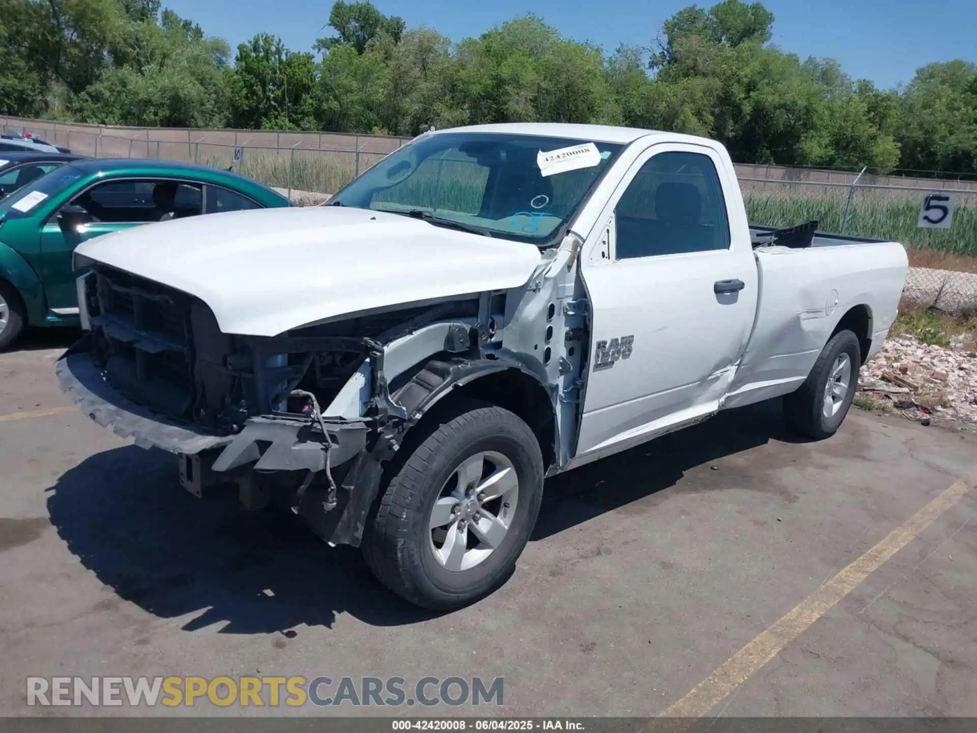 2 Photograph of a damaged car 3C6JR6DG5LG202893 RAM 1500 CLASSIC 2020
