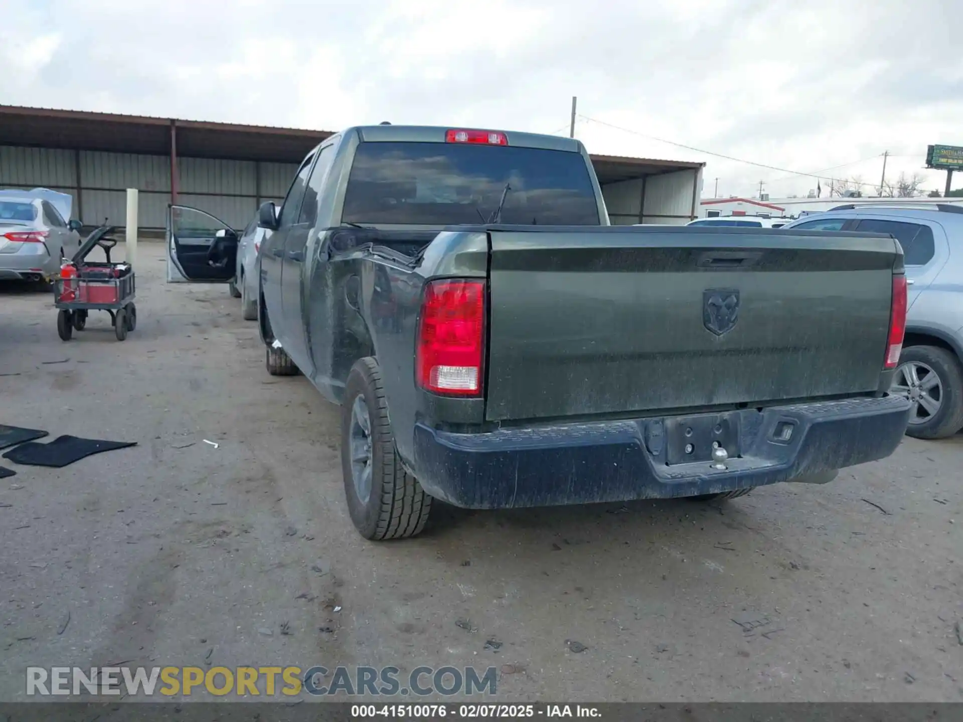 3 Photograph of a damaged car 1C6RR6FG4MS569116 RAM 1500 CLASSIC 2021