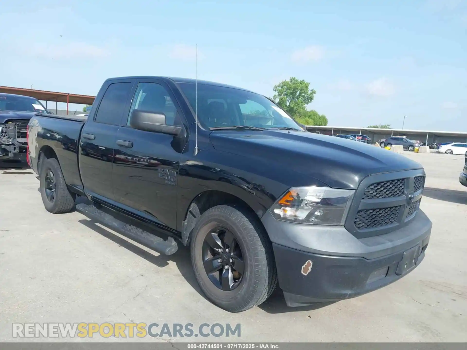 1 Photograph of a damaged car 1C6RR6FG5MS563941 RAM 1500 CLASSIC 2021