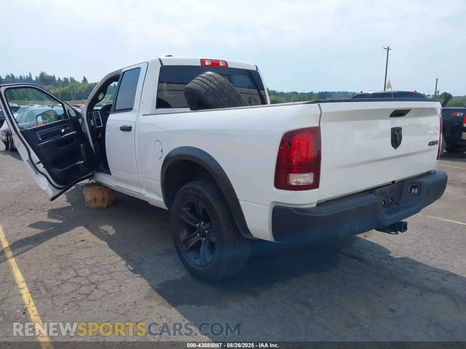 3 Photograph of a damaged car 1C6RR7GG8MS525592 RAM 1500 CLASSIC 2021