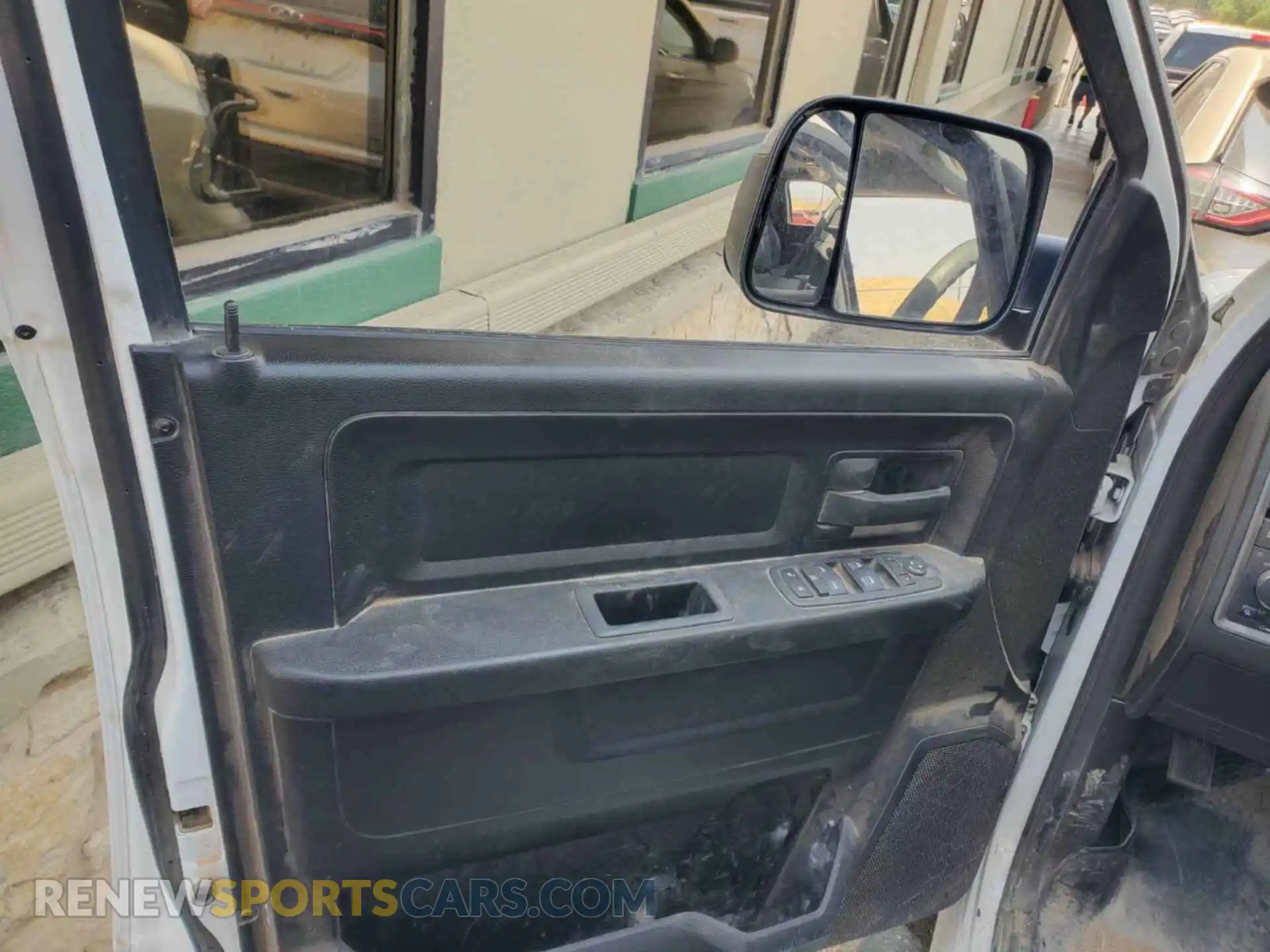 3 Фотография поврежденного автомобиля 1C6RR7FG5PS531209 RAM 1500 CLASSIC 2023