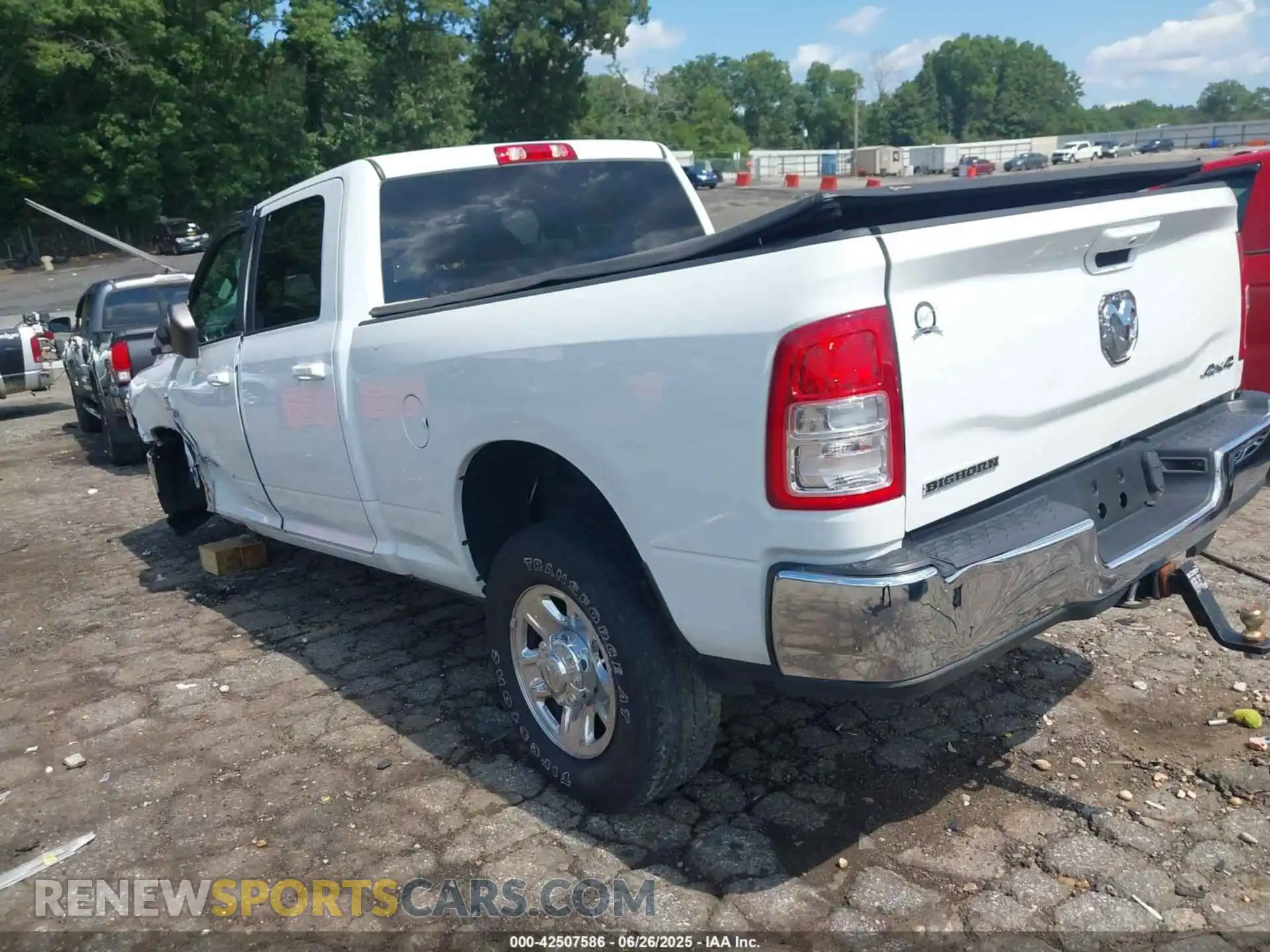 3 fotografías del automóvil dañado 3C6UR5DL2MG554710 RAM 2500 2021