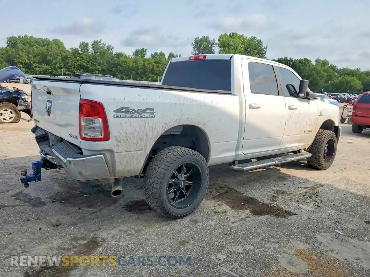 3 fotografías del automóvil dañado 3C6UR5DL6MG676857 RAM 2500 2021