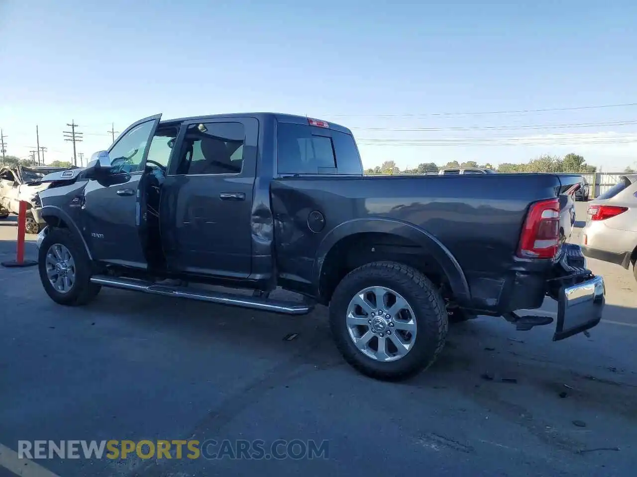 2 fotografías del automóvil dañado 3C6UR5FL2MG591107 RAM 2500 2021