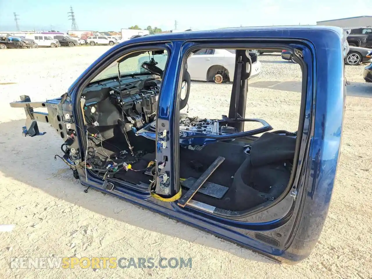 2 fotografías del automóvil dañado 3C6UR5FL7MG534210 RAM 2500 2021