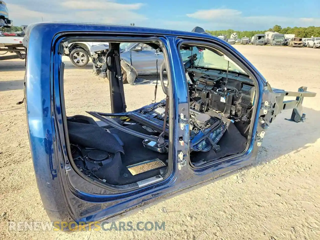 3 fotografías del automóvil dañado 3C6UR5FL7MG534210 RAM 2500 2021