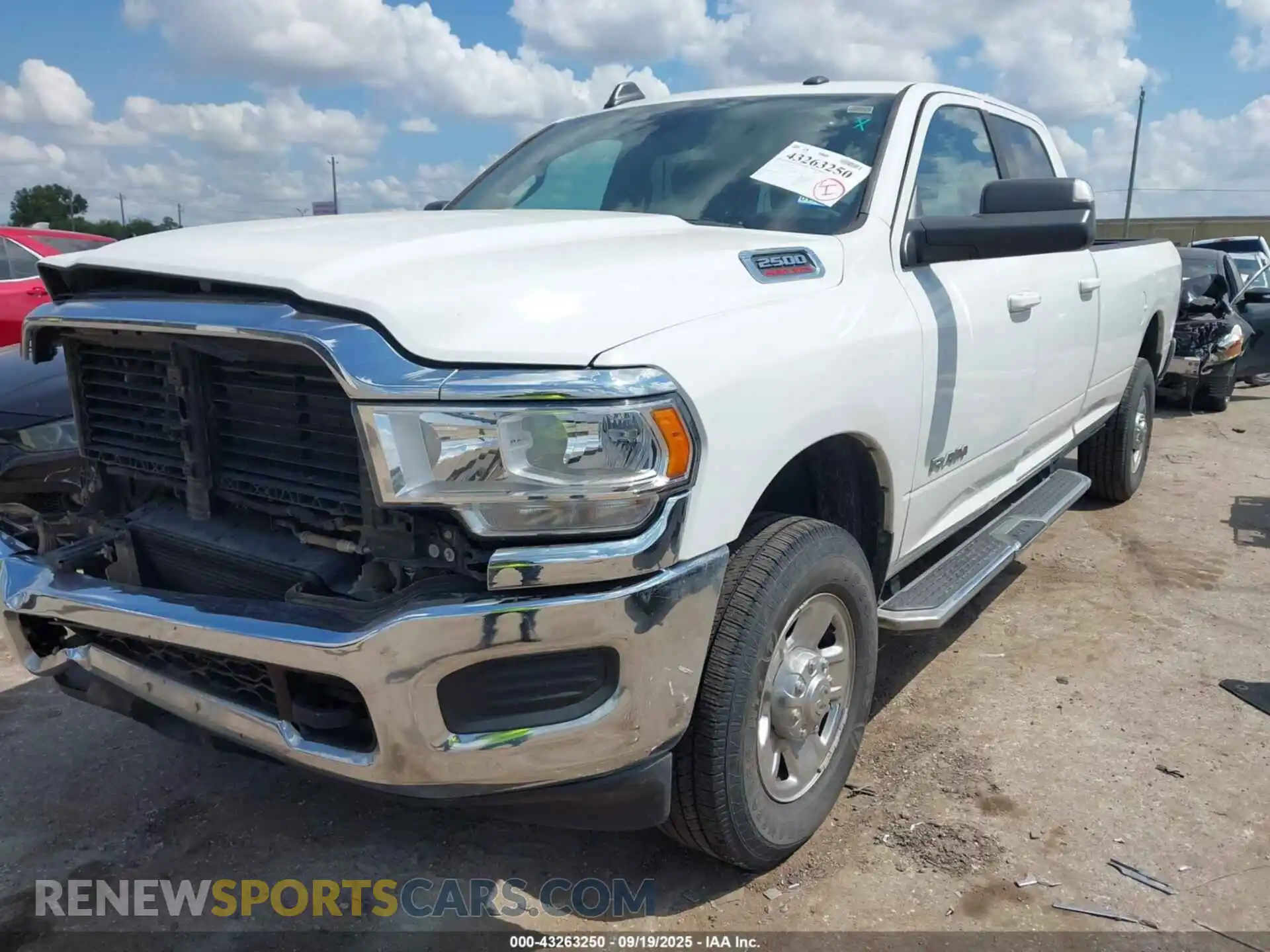 2 fotografías del automóvil dañado 3C6UR5JL1MG554833 RAM 2500 2021