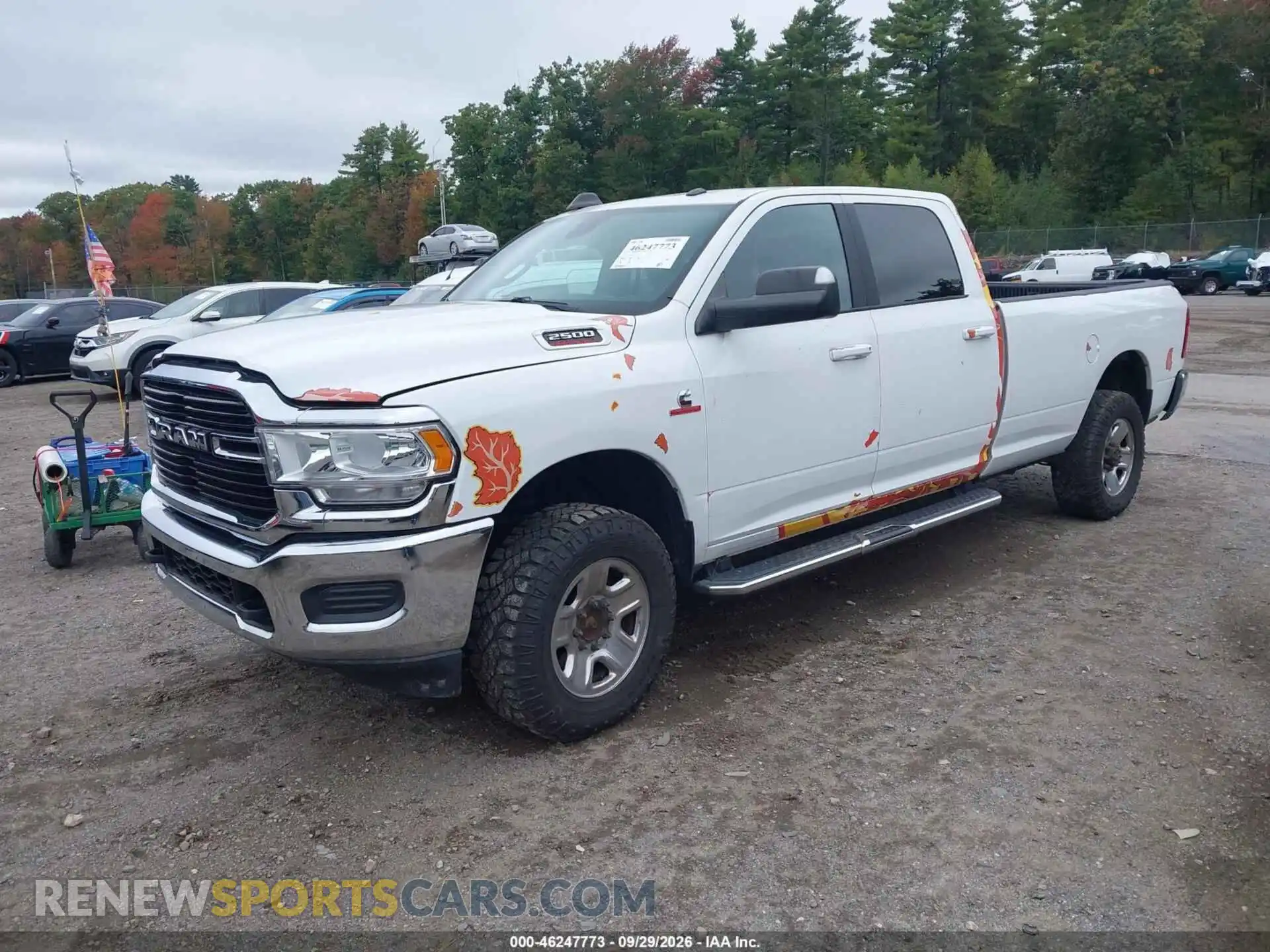 2 fotografías del automóvil dañado 3C6UR5JL9MG508652 RAM 2500 2021