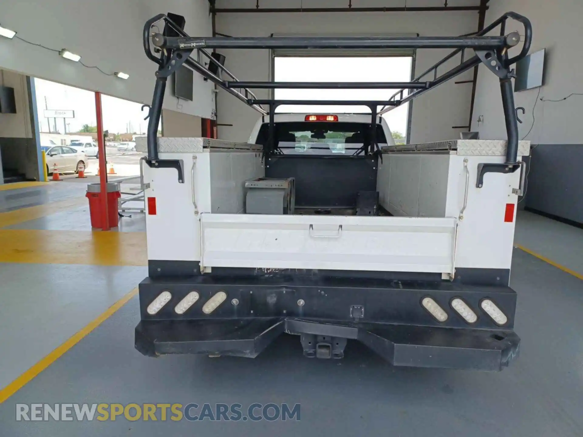 2 fotografías del automóvil dañado 3C7WR4HJ9MG530900 RAM 2500 2021