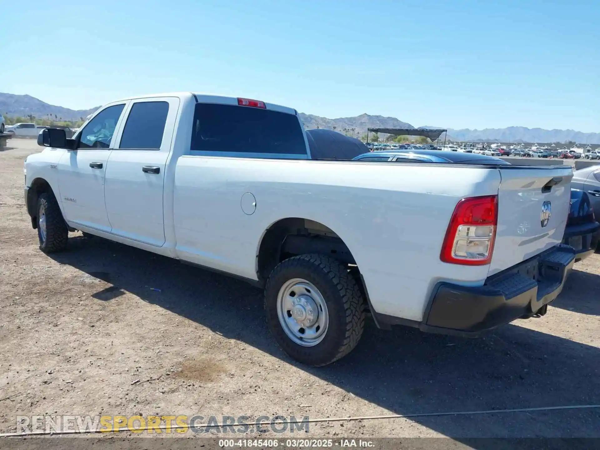 3 Photograph of a damaged car 3C6UR4HJ0NG410075 RAM 2500 2022