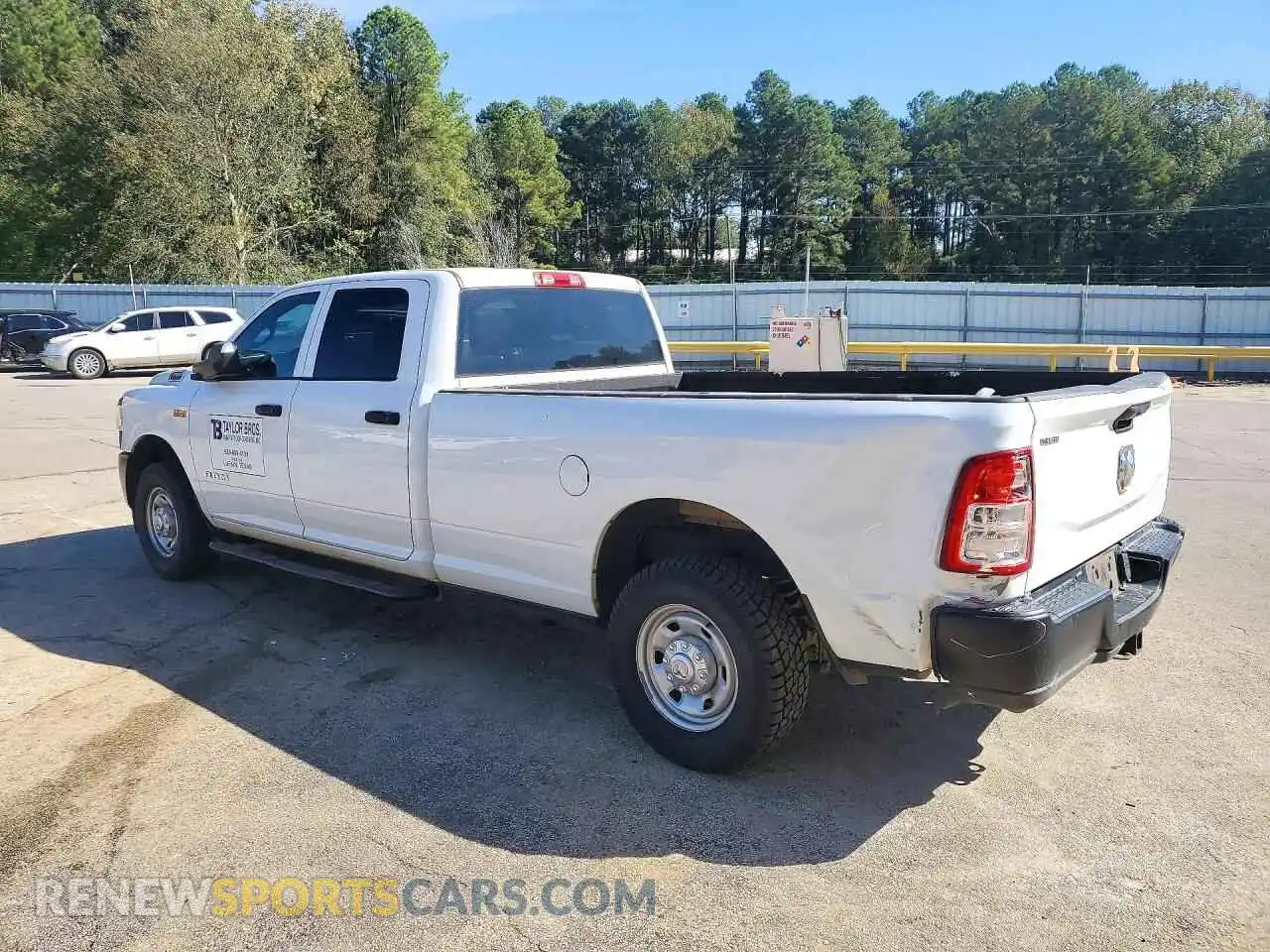 2 Photograph of a damaged car 3C6UR4HJ0NG426714 RAM 2500 2022
