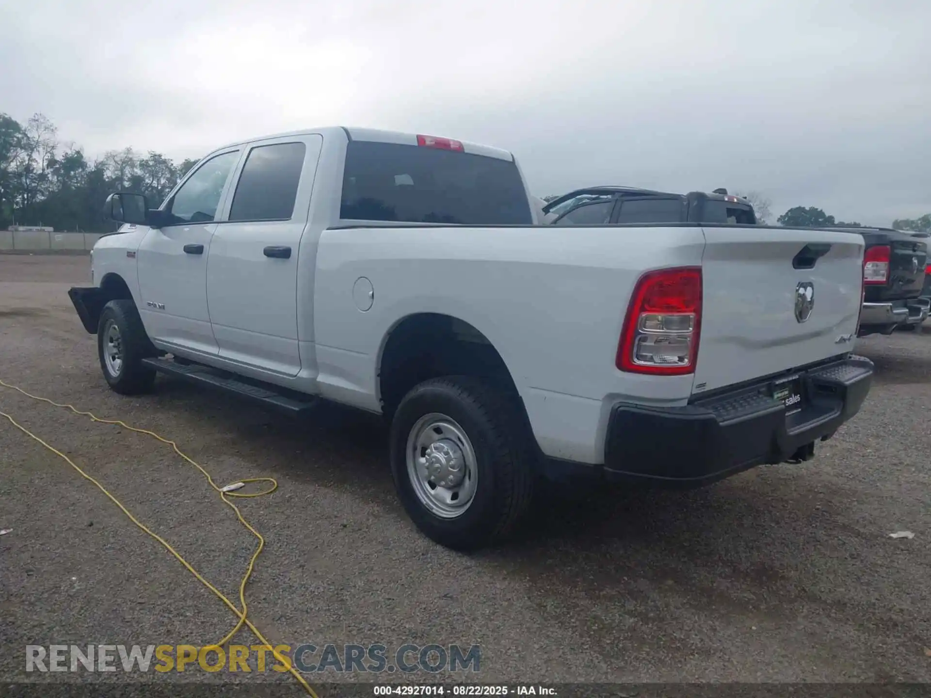 3 Photograph of a damaged car 3C6UR5CJ2NG232490 RAM 2500 2022