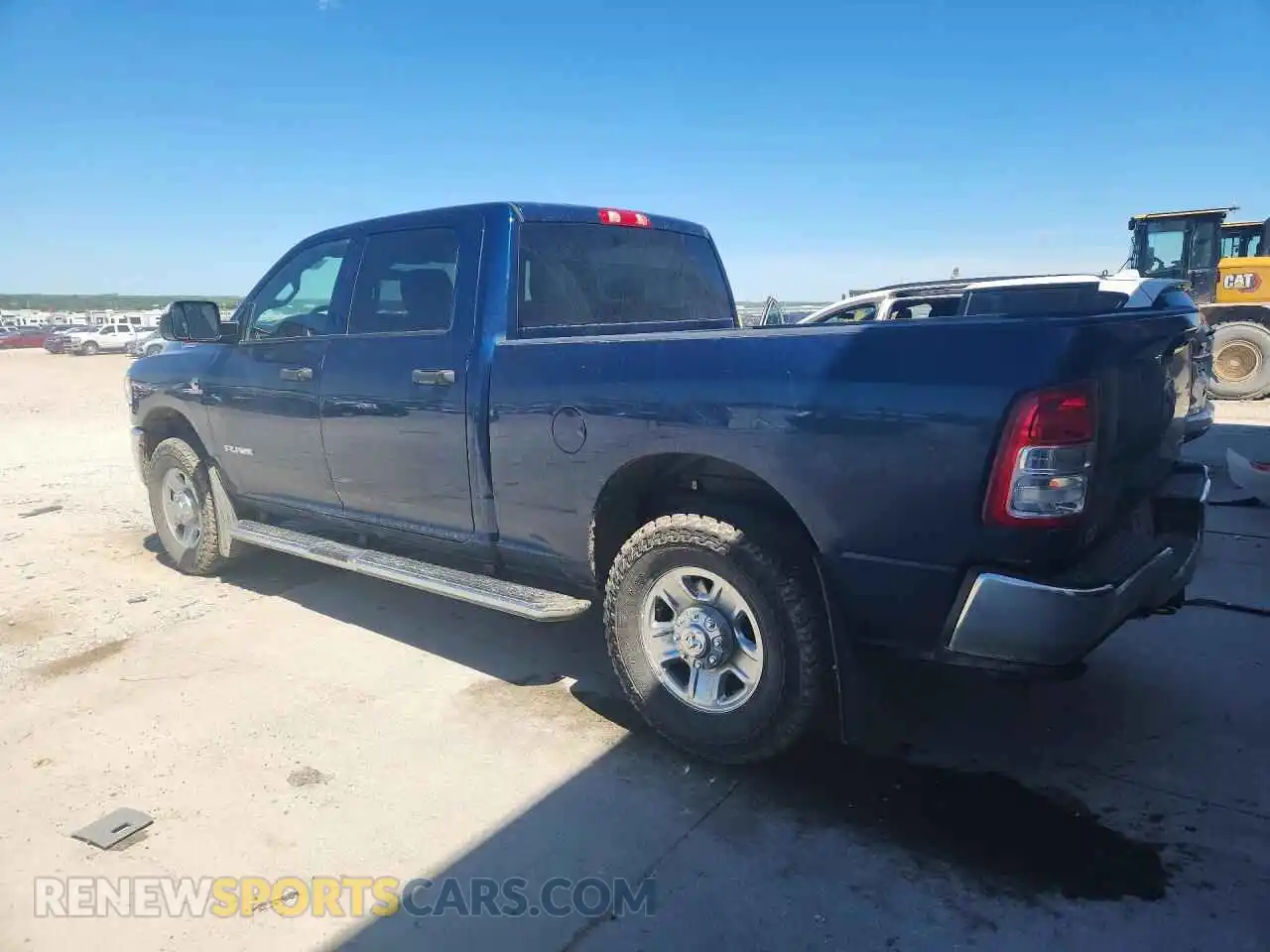 2 fotografías del automóvil dañado 3C6UR5CL1NG316768 RAM 2500 2022
