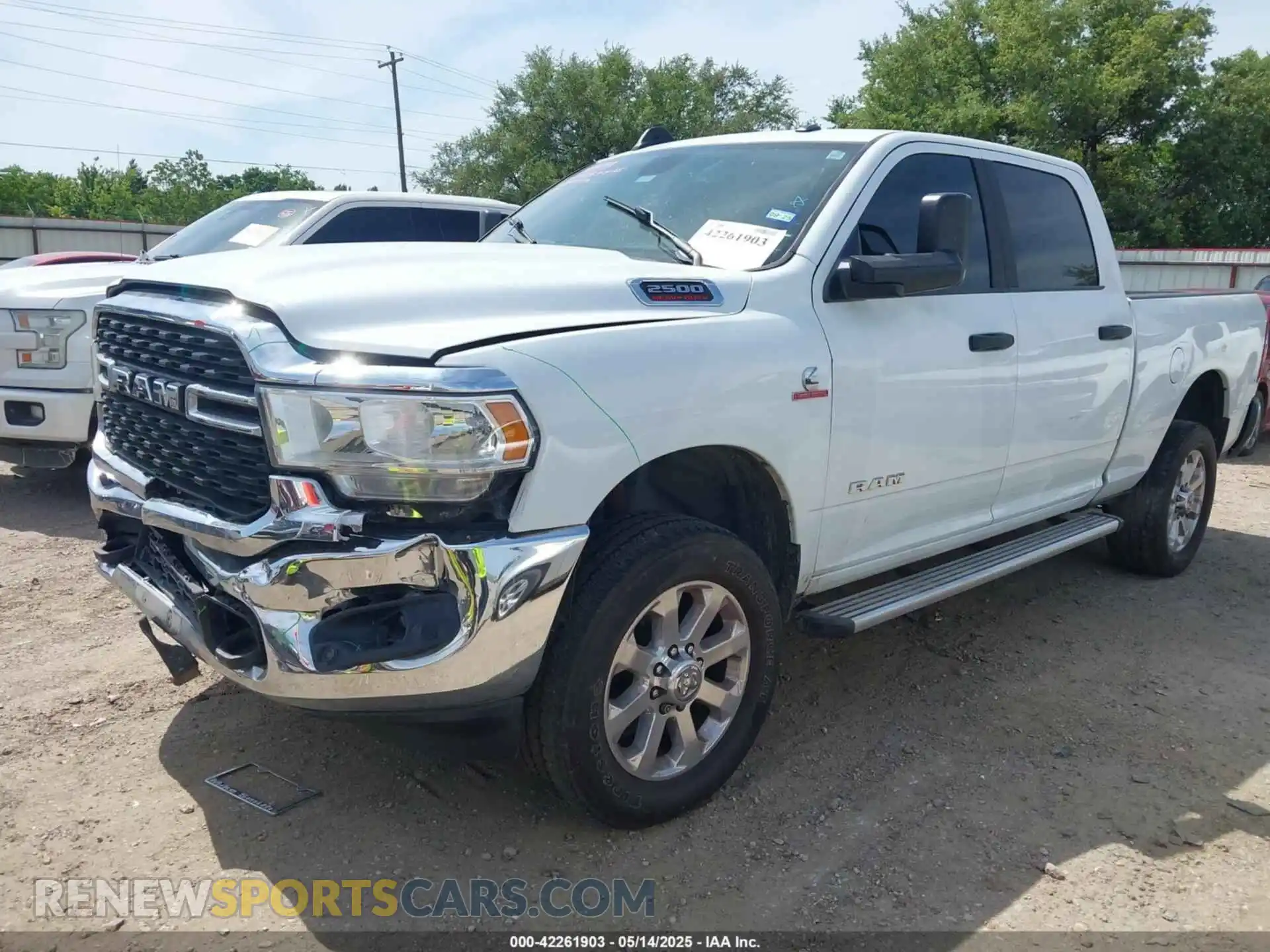 2 fotografías del automóvil dañado 3C6UR5DL2NG350071 RAM 2500 2022