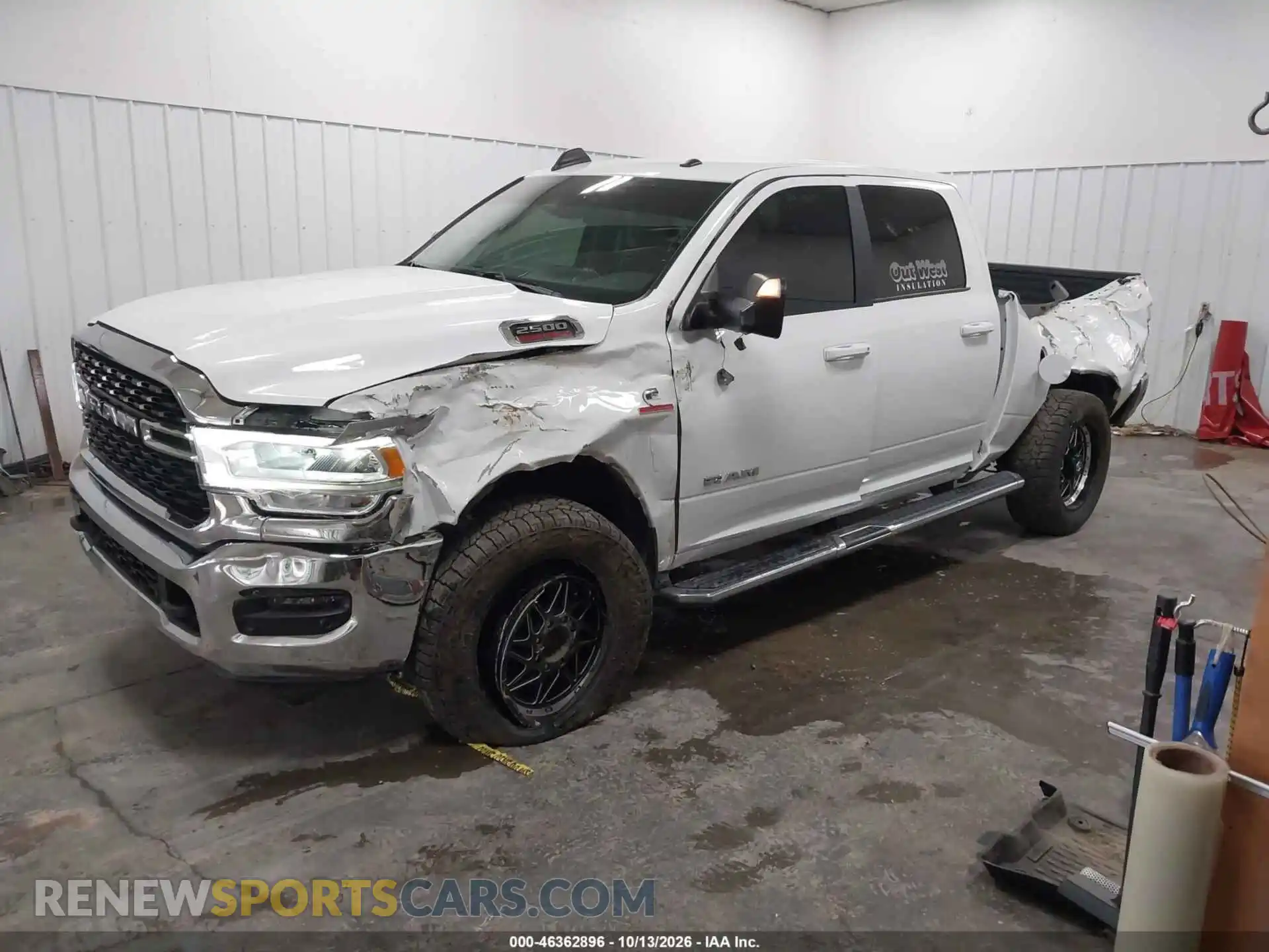 2 Photograph of a damaged car 3C6UR5DL5NG119505 RAM 2500 2022