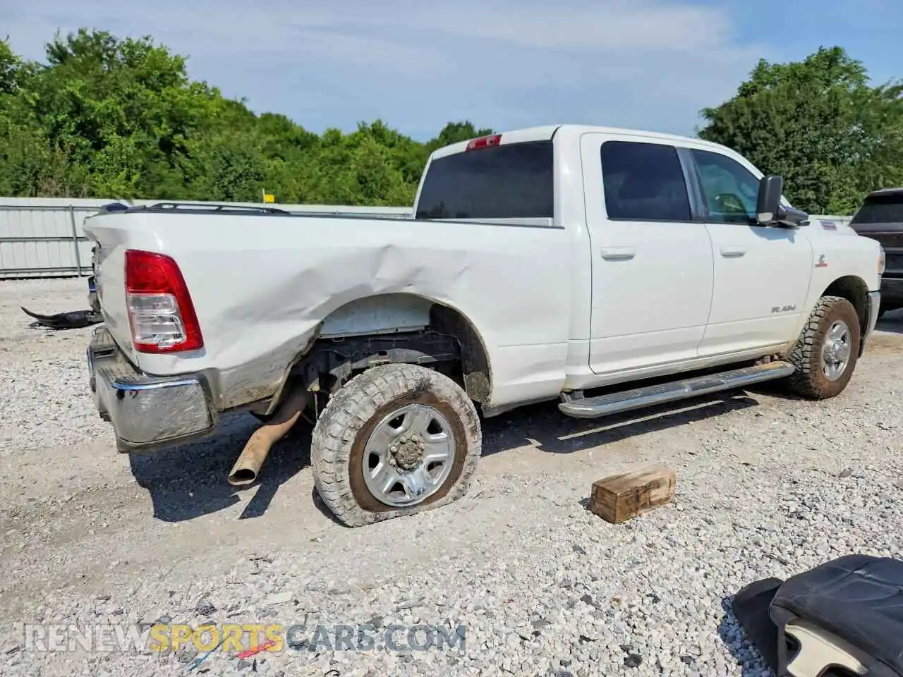 3 fotografías del automóvil dañado 3C6UR5DL9NG104280 RAM 2500 2022