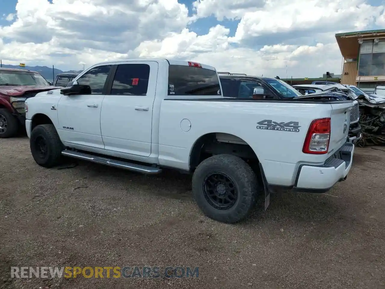 2 fotografías del automóvil dañado 3C6UR5DLXNG183393 RAM 2500 2022