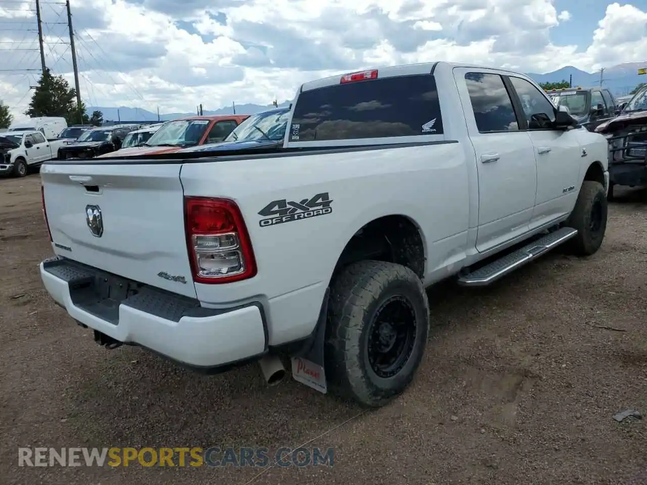 3 fotografías del automóvil dañado 3C6UR5DLXNG183393 RAM 2500 2022