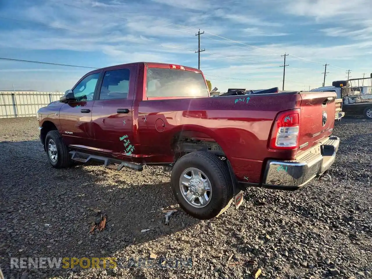 2 fotografías del automóvil dañado 3C6UR5DLXNG367636 RAM 2500 2022