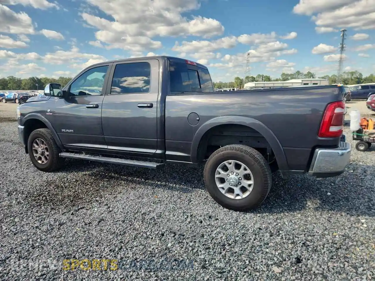 2 fotografías del automóvil dañado 3C6UR5FL1NG118249 RAM 2500 2022