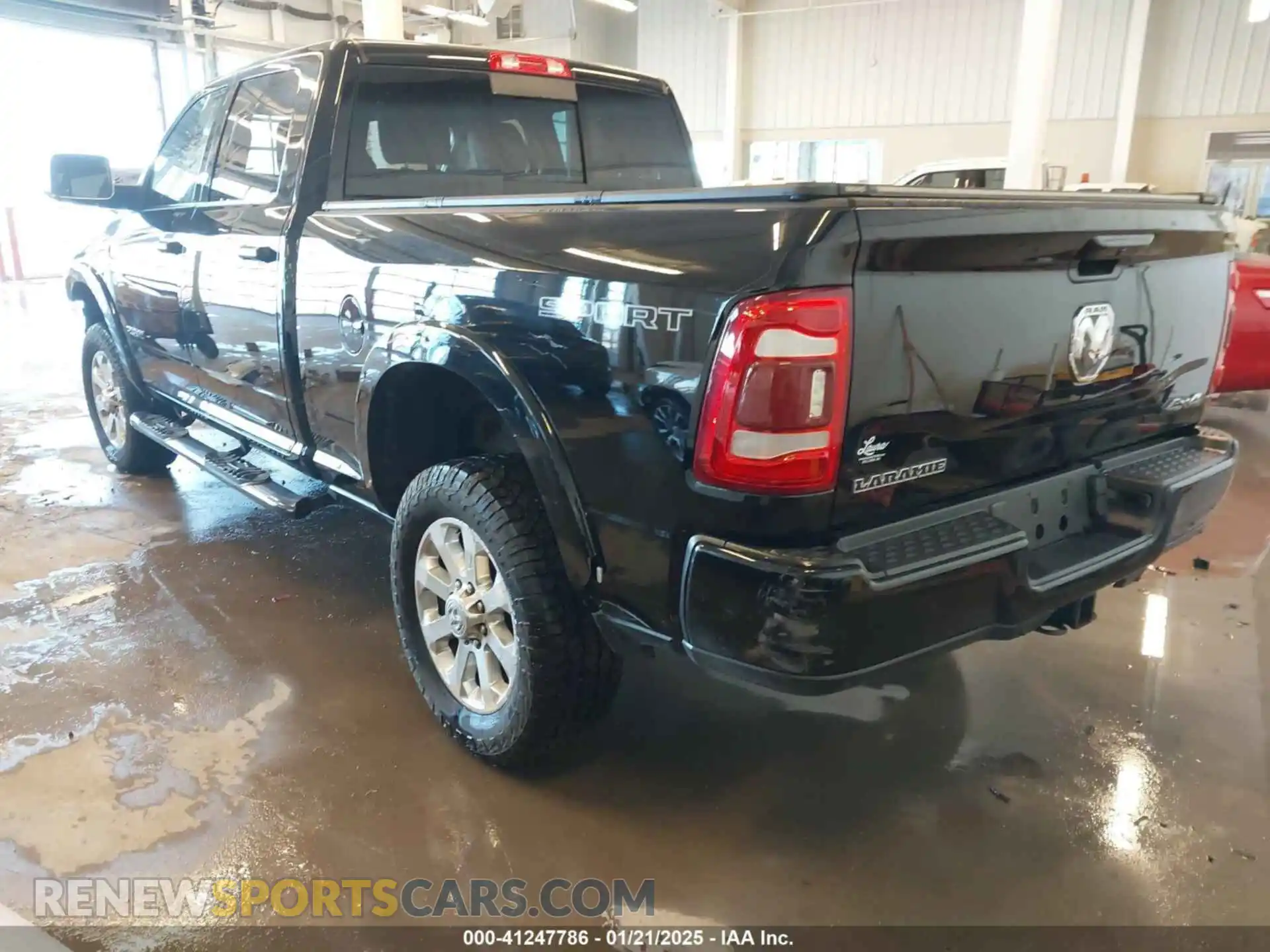 3 Photograph of a damaged car 3C6UR5FL6NG368022 RAM 2500 2022