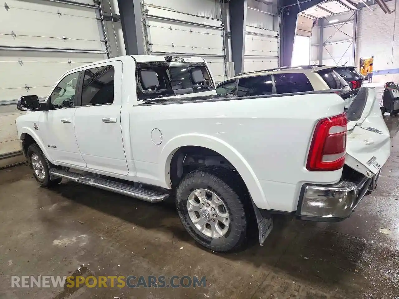2 fotografías del automóvil dañado 3C6UR5FLXNG345505 RAM 2500 2022