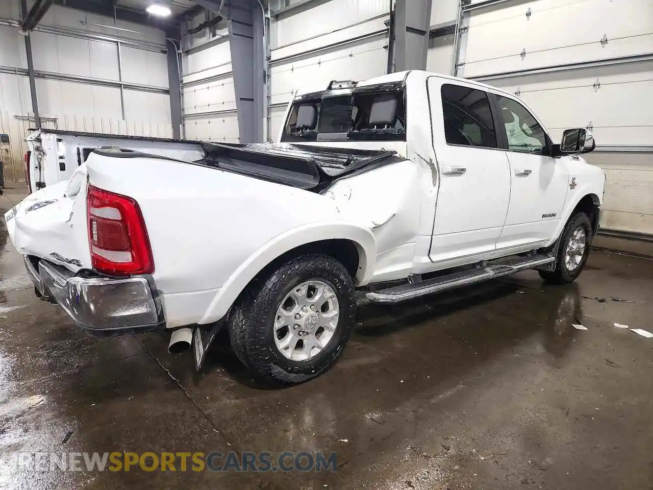 3 fotografías del automóvil dañado 3C6UR5FLXNG345505 RAM 2500 2022