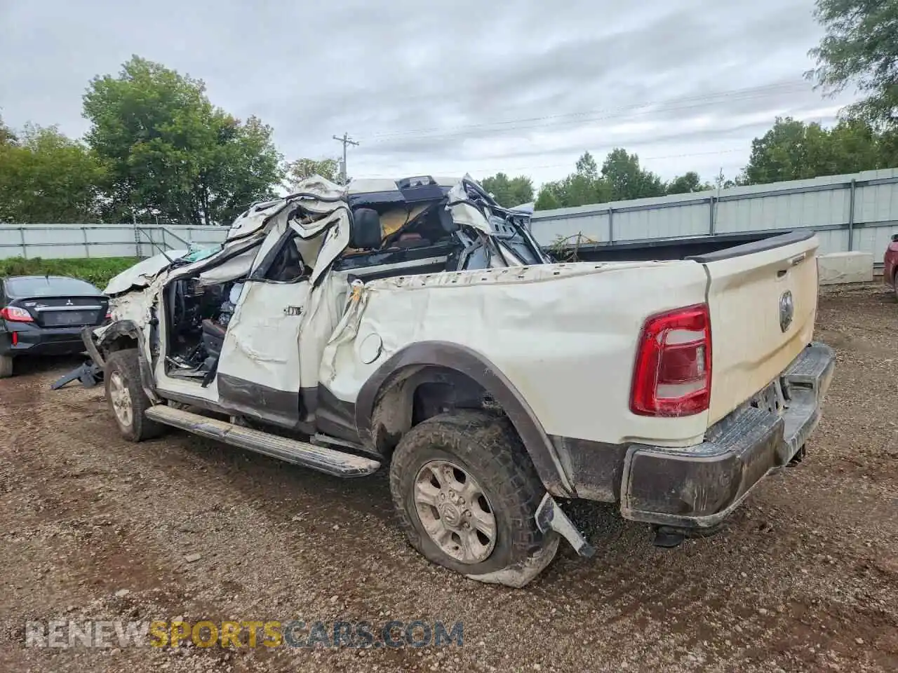2 fotografías del automóvil dañado 3C6UR5GL8NG165499 RAM 2500 2022