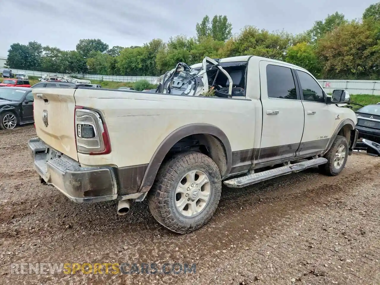 3 fotografías del automóvil dañado 3C6UR5GL8NG165499 RAM 2500 2022
