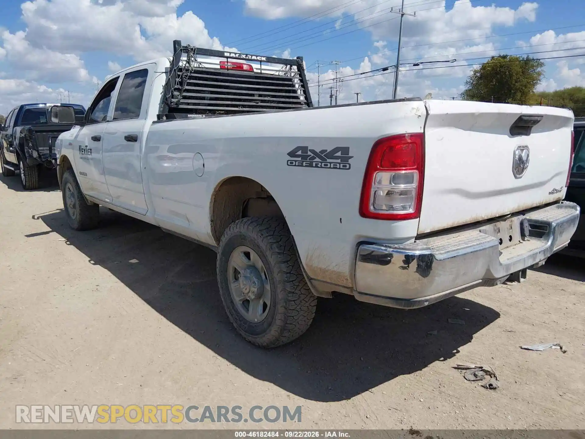 3 fotografías del automóvil dañado 3C6UR5HJ2NG438353 RAM 2500 2022
