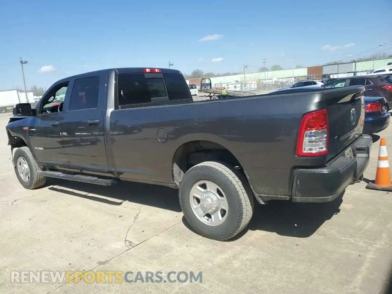 2 fotografías del automóvil dañado 3C6UR5HJXNG157305 RAM 2500 2022