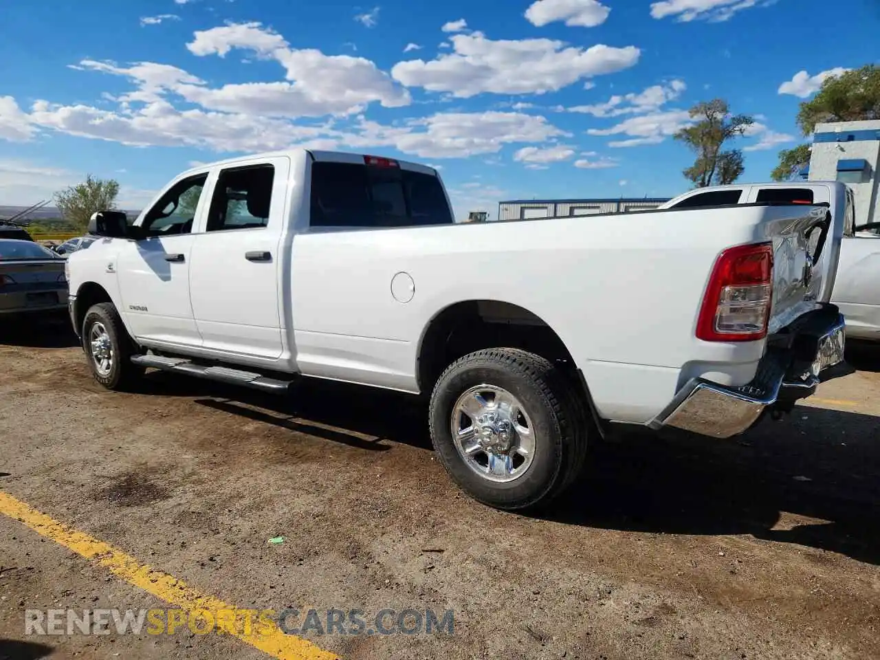 2 fotografías del automóvil dañado 3C6UR5HL6NG129311 RAM 2500 2022