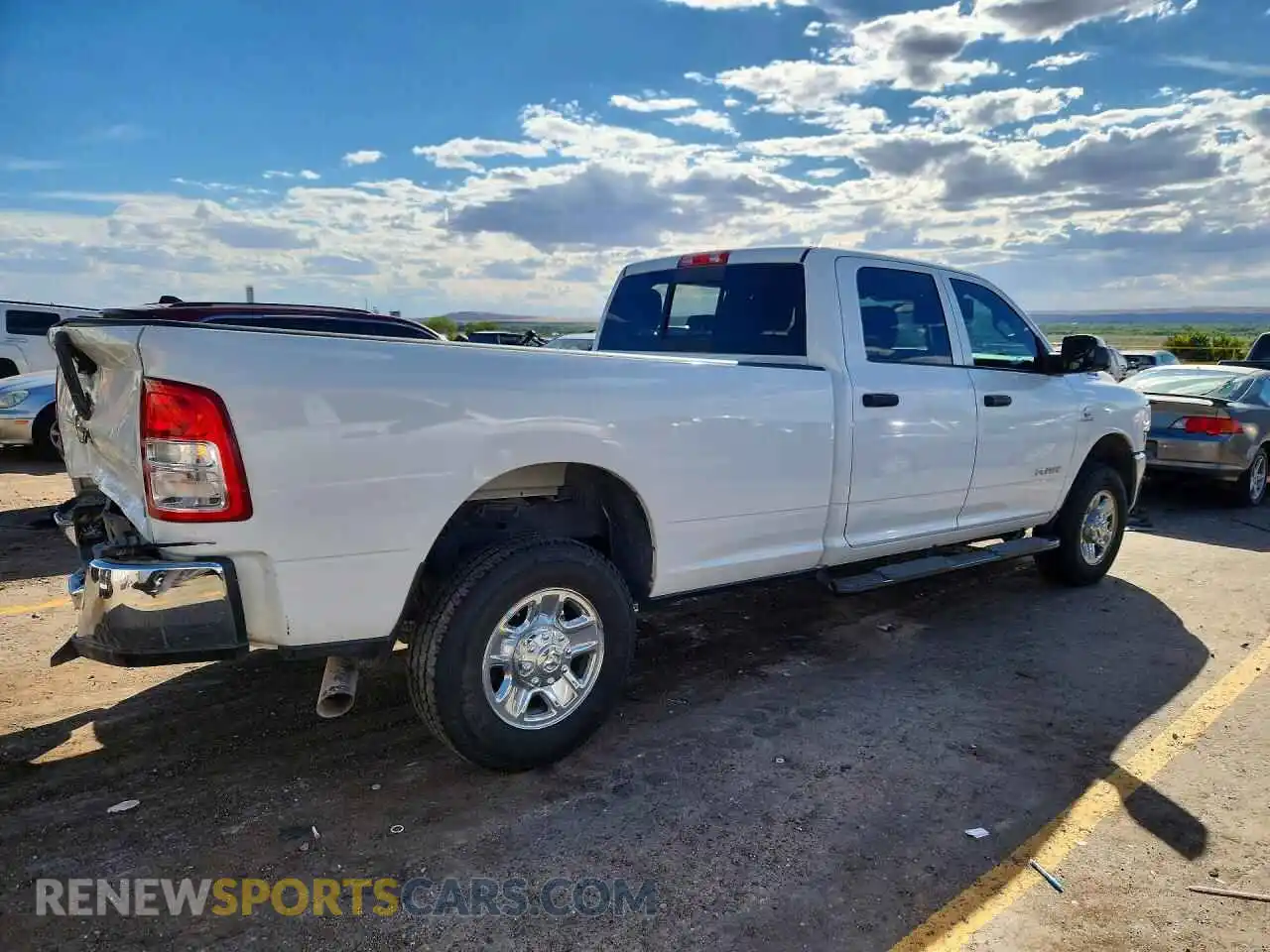 3 fotografías del automóvil dañado 3C6UR5HL6NG129311 RAM 2500 2022