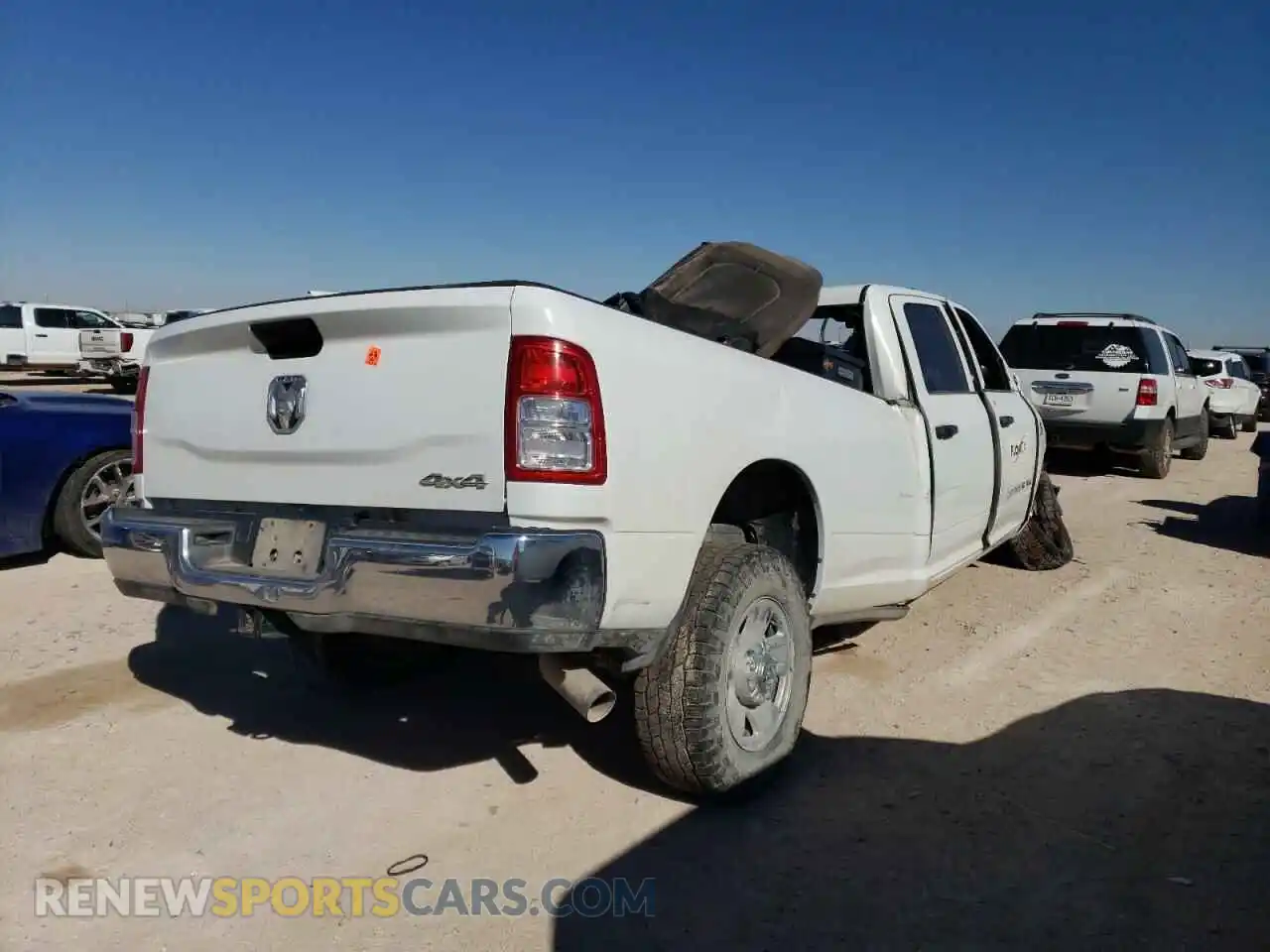 3 fotografías del automóvil dañado 3C6UR5HL8NG400823 RAM 2500 2022
