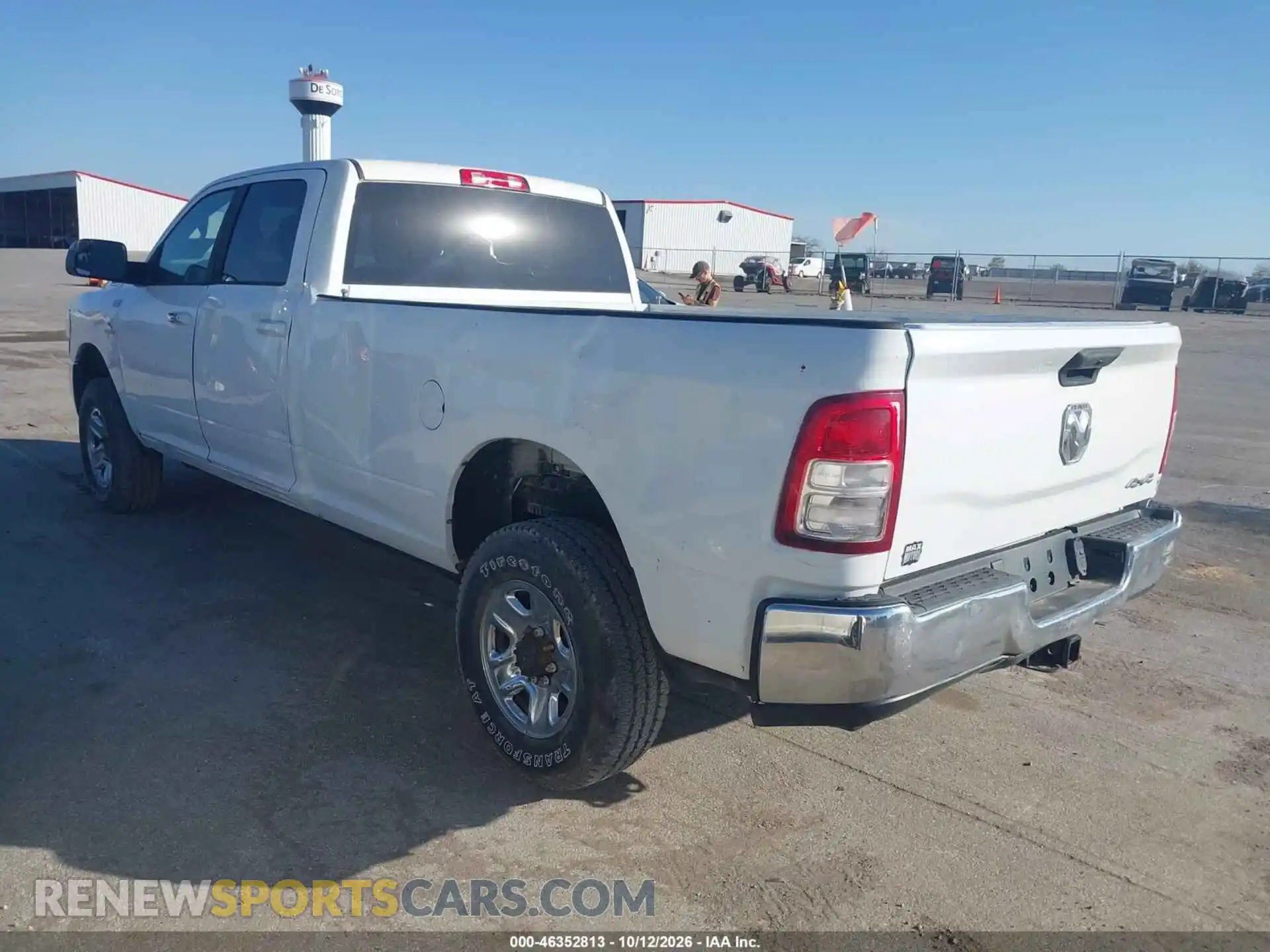 3 fotografías del automóvil dañado 3C6UR5JLXNG119715 RAM 2500 2022