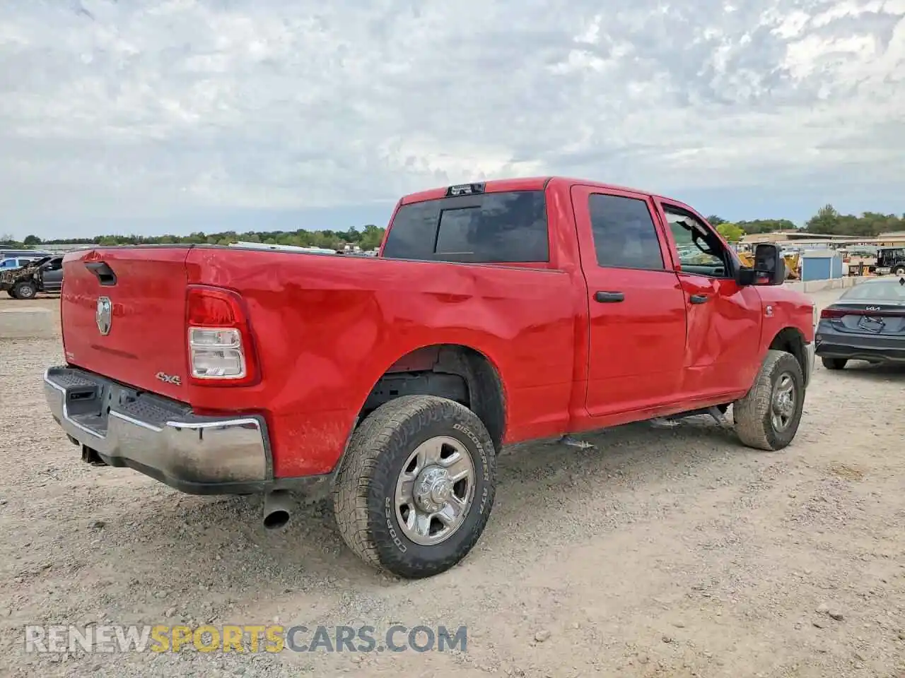 3 fotografías del automóvil dañado 3C6UR5CL2PG566474 RAM 2500 2023
