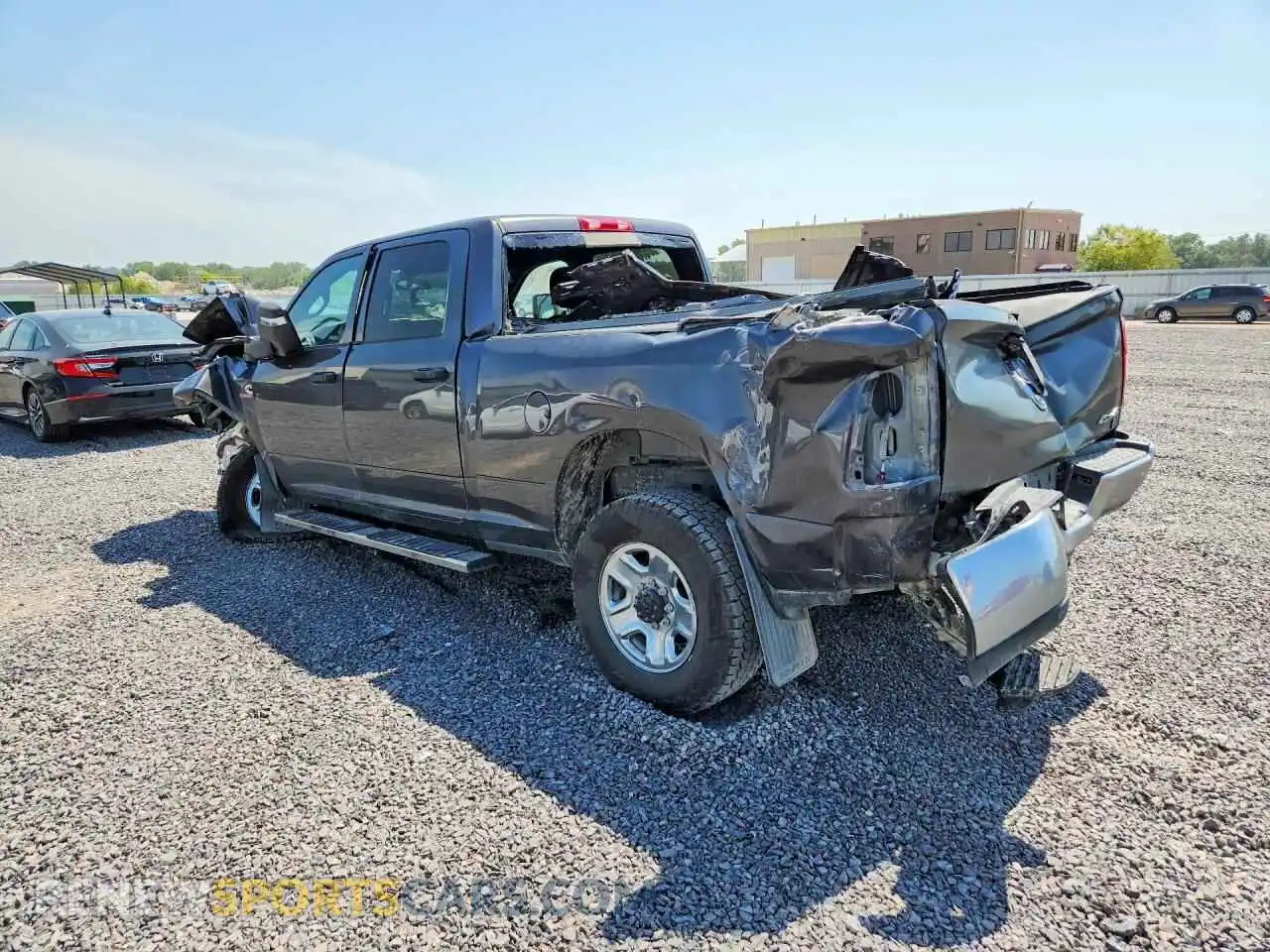 2 fotografías del automóvil dañado 3C6UR5CL8PG502732 RAM 2500 2023