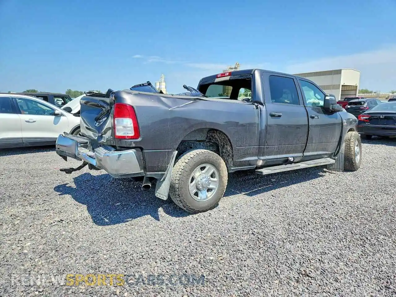 3 fotografías del automóvil dañado 3C6UR5CL8PG502732 RAM 2500 2023