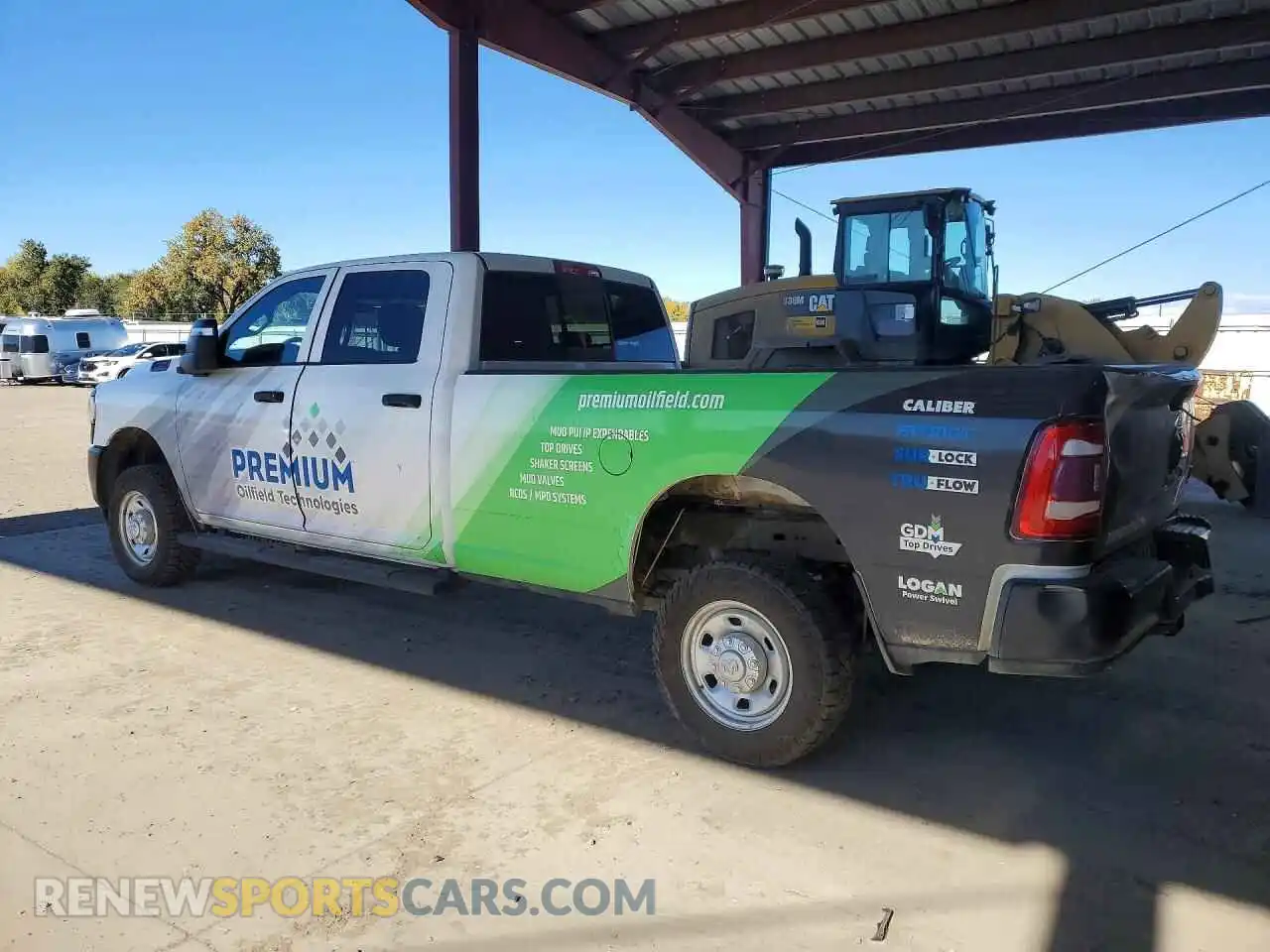 2 fotografías del automóvil dañado 3C6UR5HL7PG631411 RAM 2500 2023