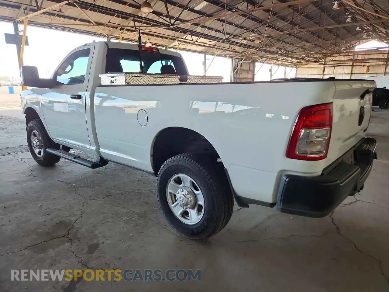 2 fotografías del automóvil dañado 3C6MR5AJ1RG212093 RAM 2500 2024