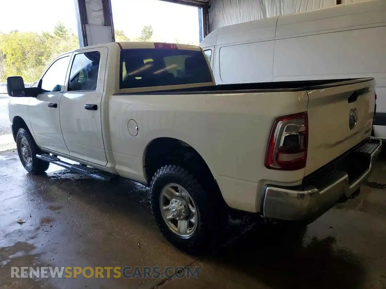 2 fotografías del automóvil dañado 3C6UR5CJ1RG124724 RAM 2500 2024