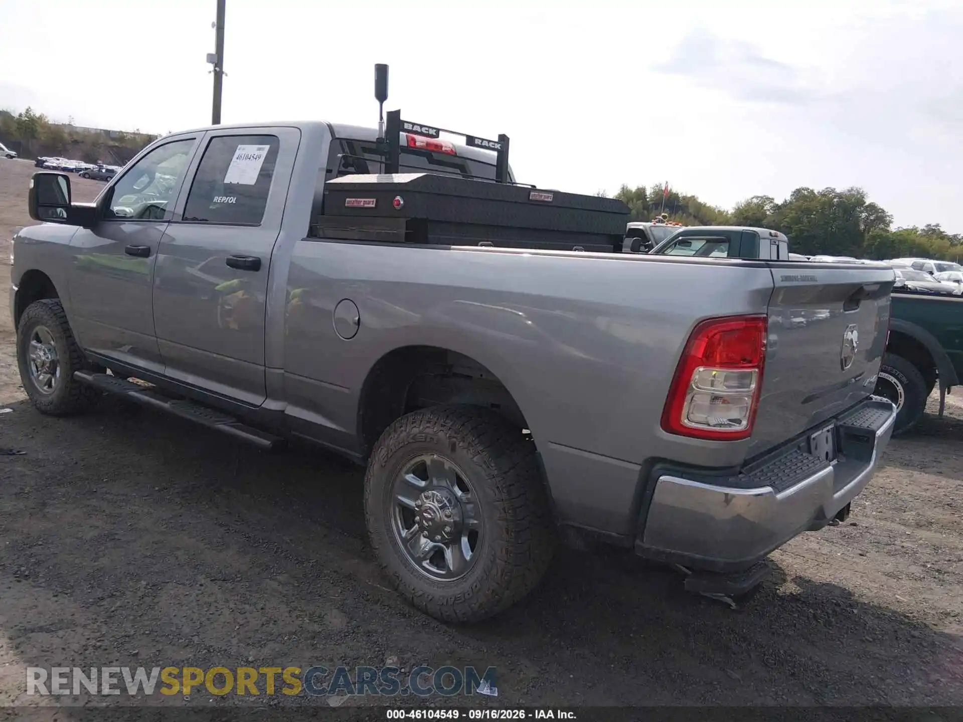 3 fotografías del automóvil dañado 3C6UR5CJ2RG131858 RAM 2500 2024