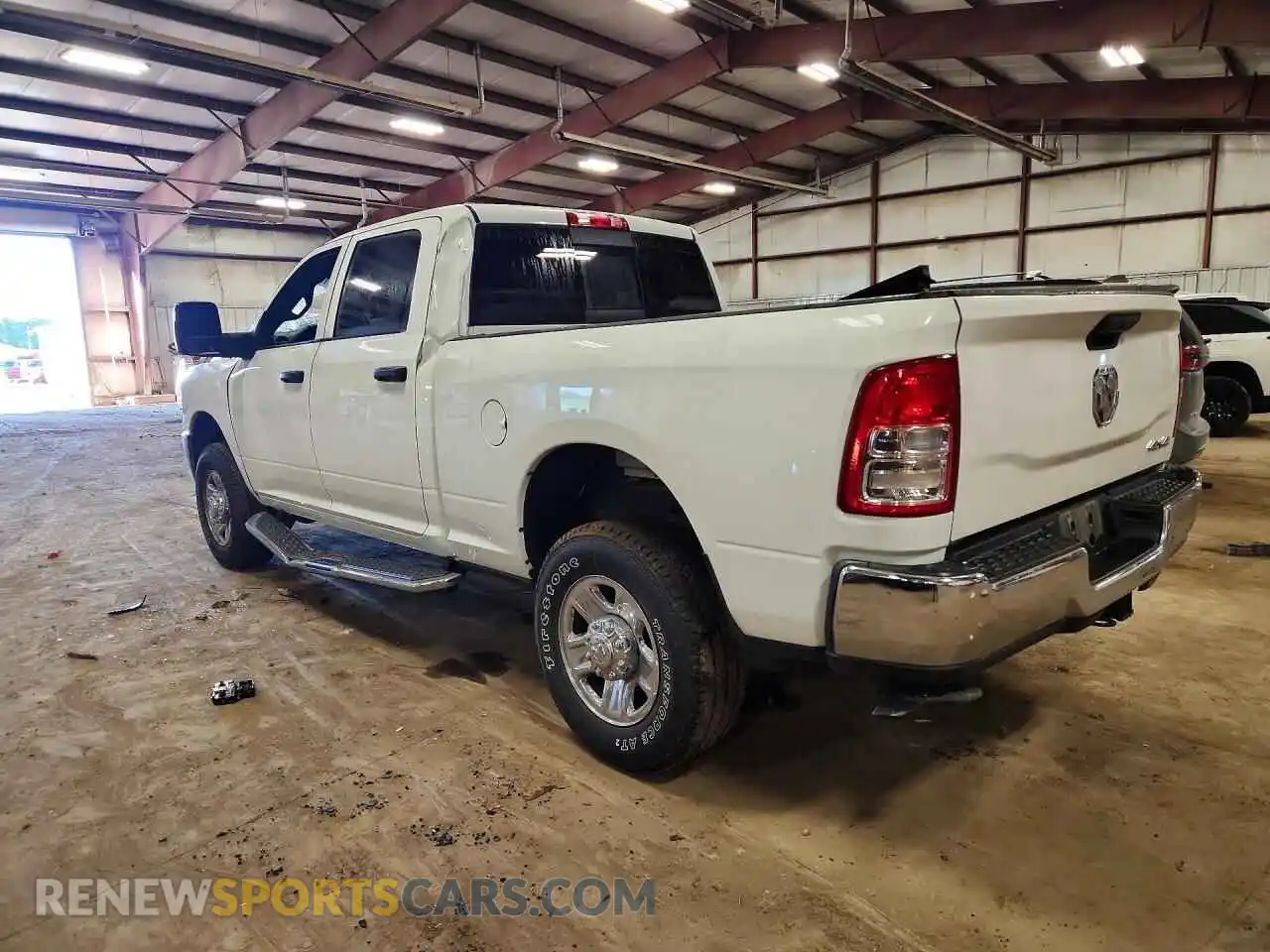 2 fotografías del automóvil dañado 3C6UR5CJ3RG235422 RAM 2500 2024
